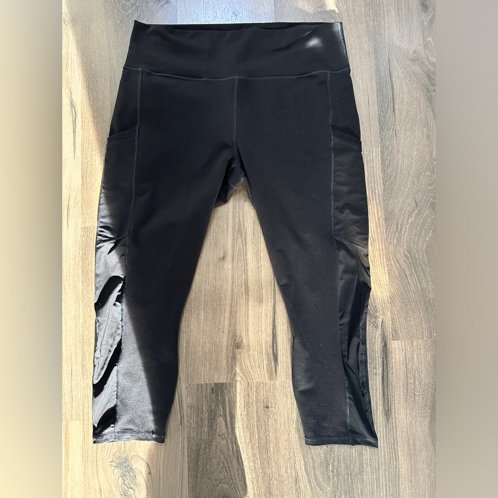 Fabletics Women's On-The-Go PowerHold High-Waisted Capri
